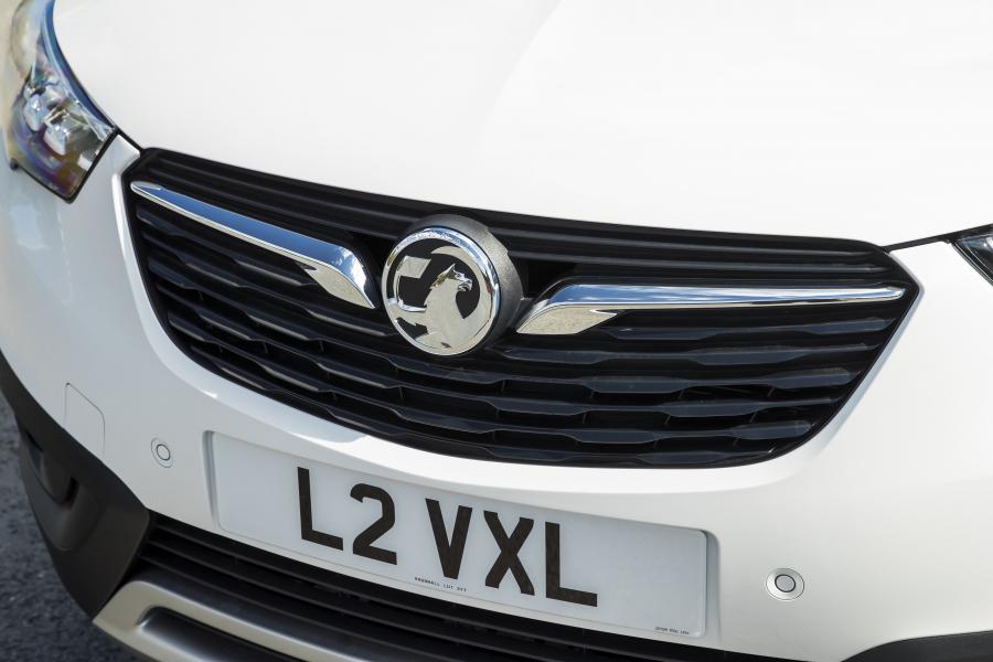 Логотип Vauxhall Crossland X Turbo 2017 года  (фото 24 из 30)